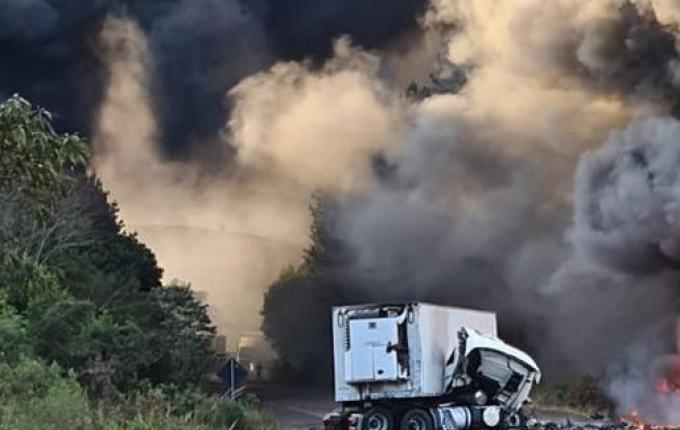 Testemunha relata que buracos teriam causado tragédia na BR-282