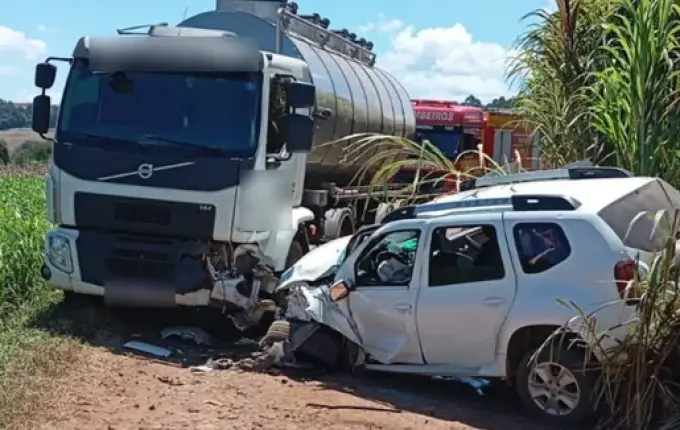 Colisão entre carro e caminhão deixa cinco feridos no interior de Guaraciaba