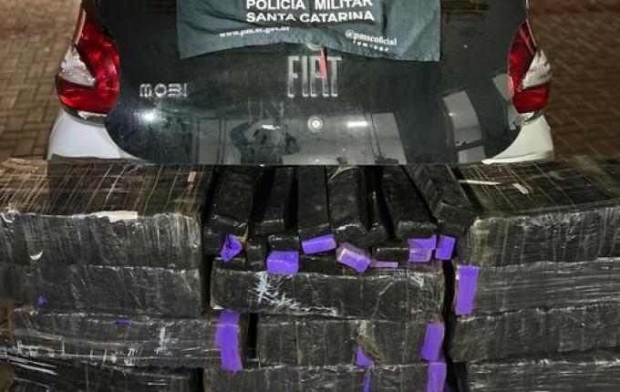 Polícia encontra mais de 300 quilos de maconha em veículo furtado no interior de Campo Erê