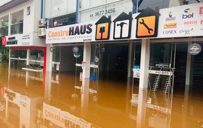 Mais de 80 edificações são atingidas pela cheia do Rio Uruguai em Itapiranga