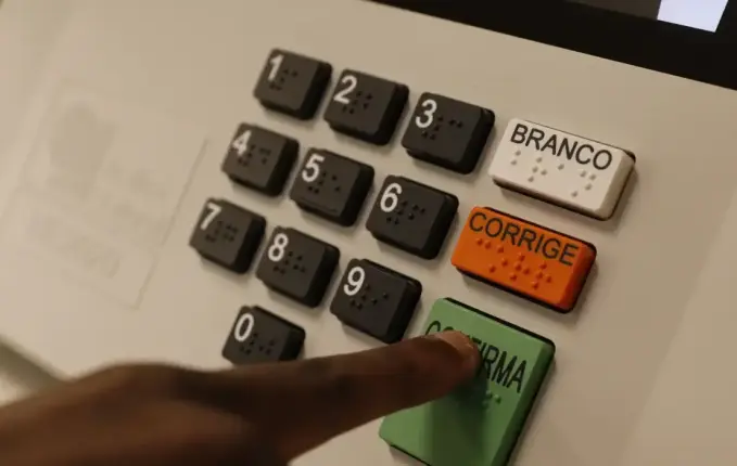 Mais de 158 milhões de brasileiros podem ir às urnas neste domingo