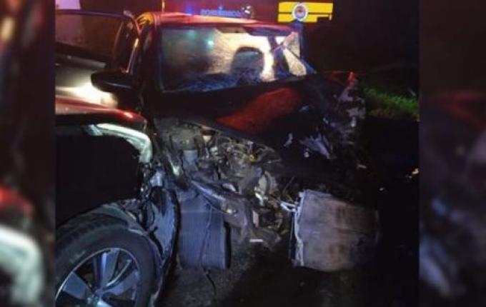 Três morrem em grave acidente entre três veículos na BR-282