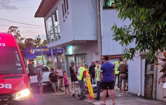 Homem tenta agredir bombeiros e profissional da saúde em Itapiranga
