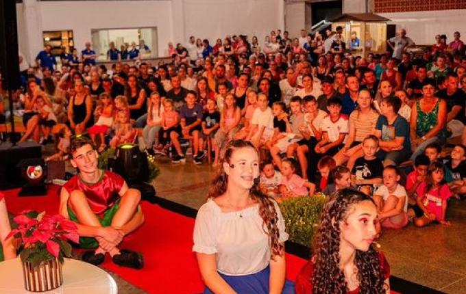 Acionamento das luzes do Tempo de Natal reúne grande público em São João do Oeste