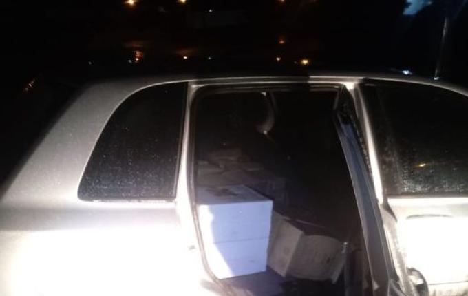 Homem tenta fugir da polícia após colidir carro, mas acaba detido por descaminho