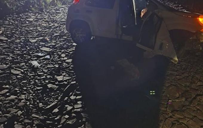 Capotamento deixa duas pessoas feridas entre Guarujá do Sul e SJCedro