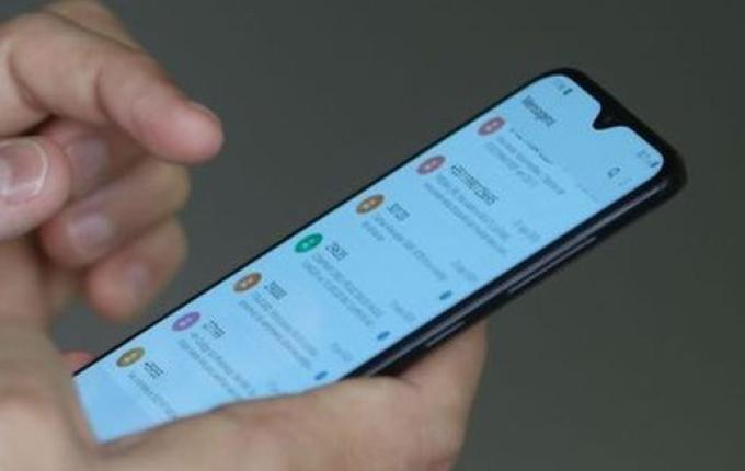Uso de celular na cabine de votação continua proibido no 2º turno