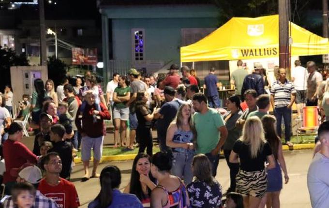 Abertura do Natal Encantado em Campo Erê reúne grande público na praça