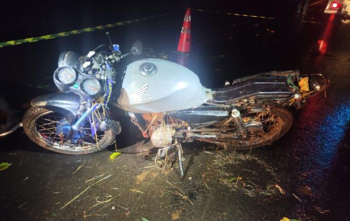 Motociclista morre e outro fica gravemente ferido na SC-283, em Riqueza