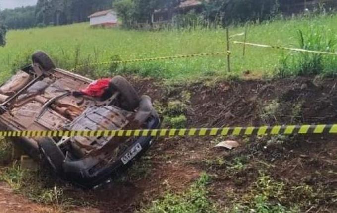 Motorista morre em capotamento em Xaxim