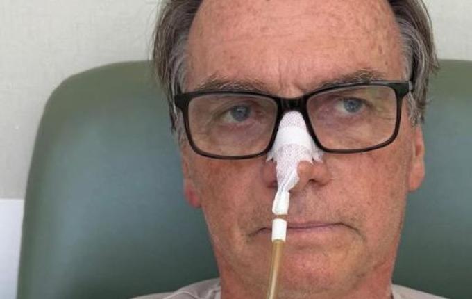 Bolsonaro segue na UTI e passa por tratamento para controle de alterações no fígado, diz boletim