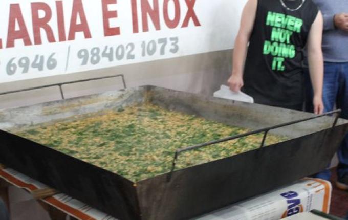 Jeep Clube prepara risoto beneficente para mais de 600 pessoas em evento da Apae de SMO