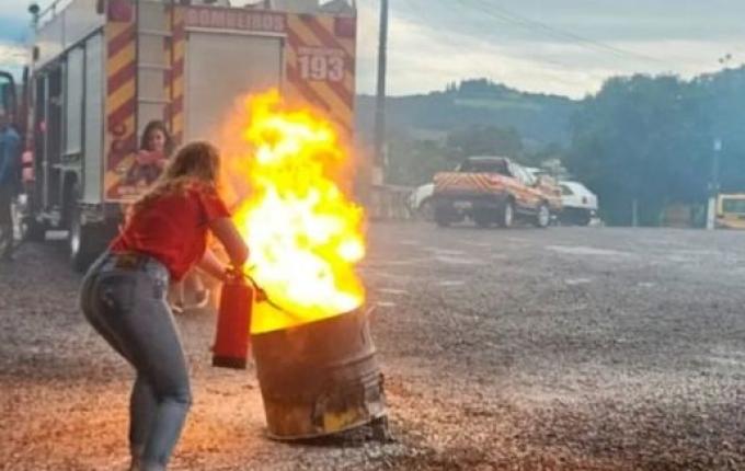 Corpo de Bombeiros de Itapiranga realiza trabalhos com as escolas municipais