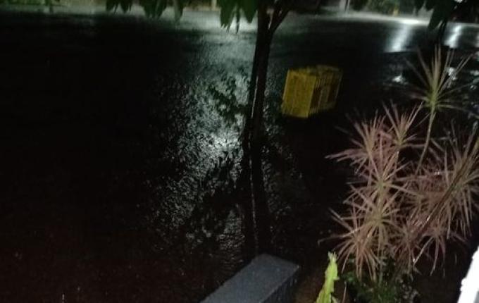 Forte chuva volta a causar transtornos com alagamentos