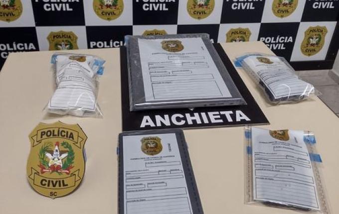 Polícia cumpre mandado em residência de suspeito de realizar montagens de fotografias