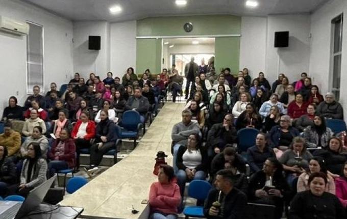 Servidores participam de treinamento em Campo Erê
