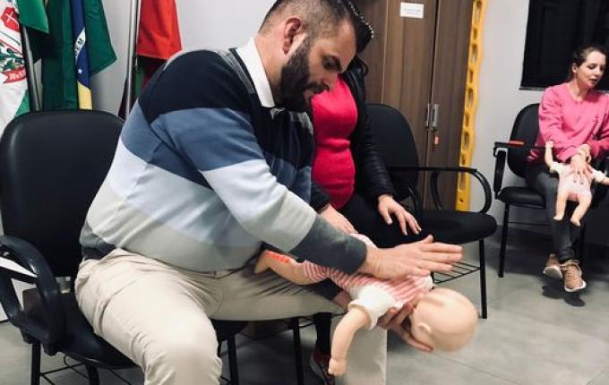 Gestantes recebem treinamento de primeiros socorros dos bombeiros em SMOeste