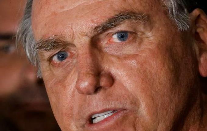 Bolsonaro pede autorização a Moraes para reduzir pena por meio da leitura