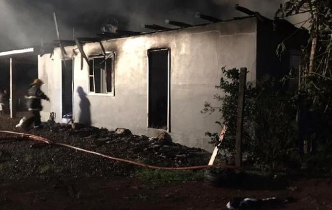 Incêndio atinge residência no interior de Anchieta