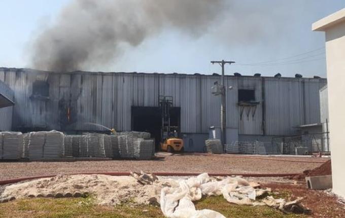 Incêndio atinge empresa Construsui em São João do Oeste