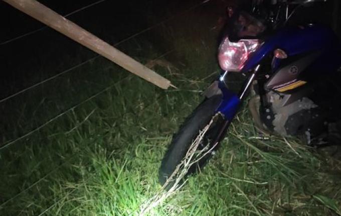 Mulher fica ferida após perder controle de moto e sair da pista em Descanso