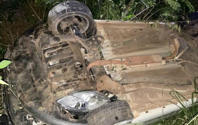 SMO: saída de pista seguida de capotamento deixa homem ferido na BR-282