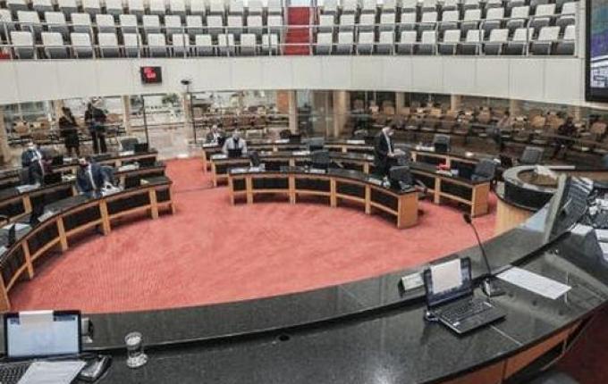 Alesc acata suspensão do processo de impeachment contra Moisés, mas vai recorrer