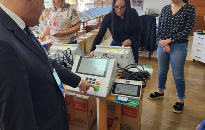 Cartório Eleitoral da Comarca de Itapiranga realiza cerimônia para preparação das urnas