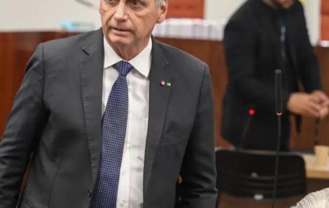 Defesa de Bolsonaro pretende recorrer e vê pena como excessiva