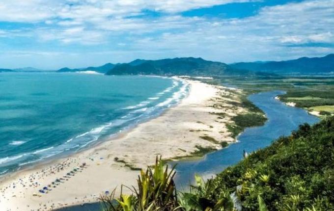 Em 8 meses, SC já recebeu mais estrangeiros do que em todo o ano passado