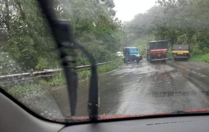 Colisão entre carro e caminhão deixa uma pessoa ferida em Mondaí