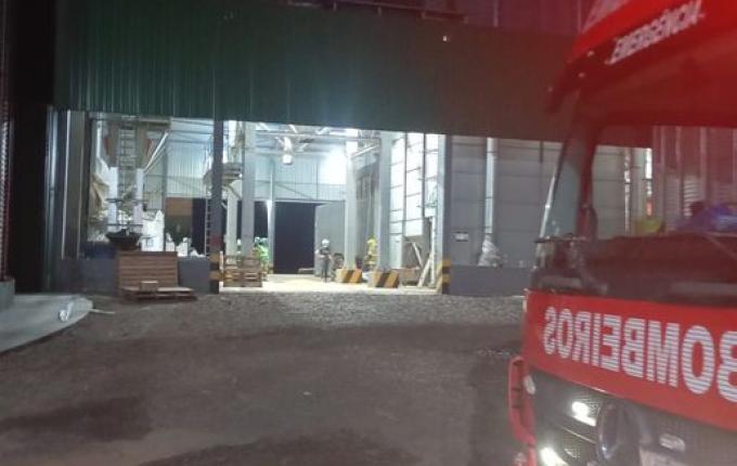 Bombeiros controlam princípio de incêndio em silo no interior de Cunha Porã