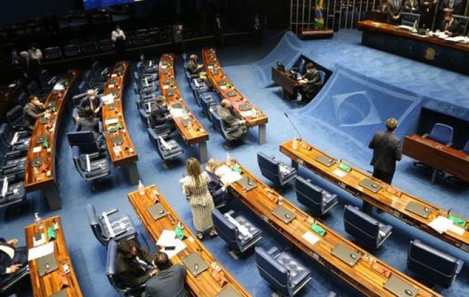 Senado aprova proposta para bancar piso da enfermagem