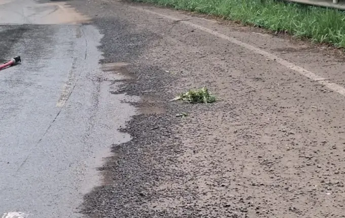 Carro sai da pista, capota e deixa criança ferida na SC-496 em Belmonte