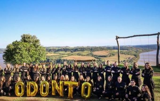 UCEFF Itapiranga realiza formatura solene da primeira turma de Odontologia