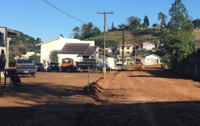 Bairros e comunidades do interior de Guaraciaba recebem calçamento