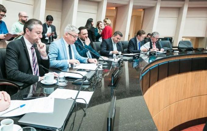 CCJ da Alesc aprova projeto para barrar radares móveis e drones nas rodovias estaduais