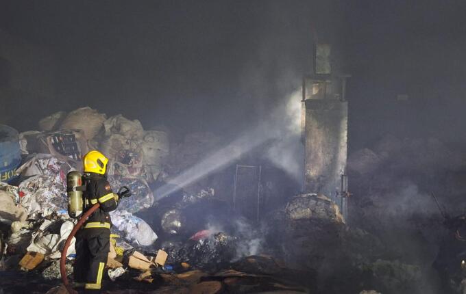 Incêndio atinge depósito de reciclagem em Guarujá do Sul