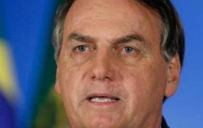 Bolsonaro critica Moisés por causa do isolamento social no estado