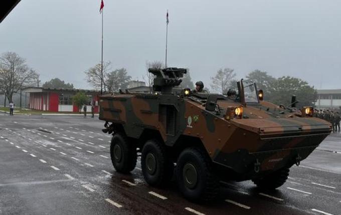 14º RCMec comemora 183 anos com formatura e batismo de novos blindados em SMOeste