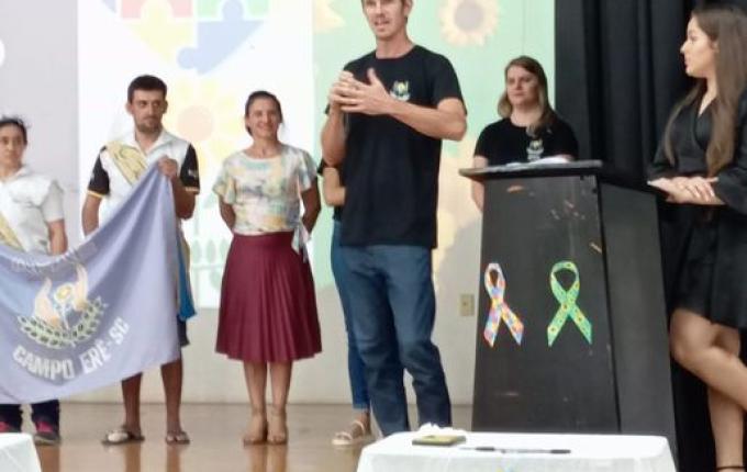 APAE de Campo Erê faz entrega de cordões para pessoas com deficiência