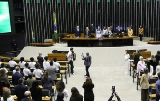 Como o aumento no número de deputados pode impactar a corrida eleitoral de SC em 2026