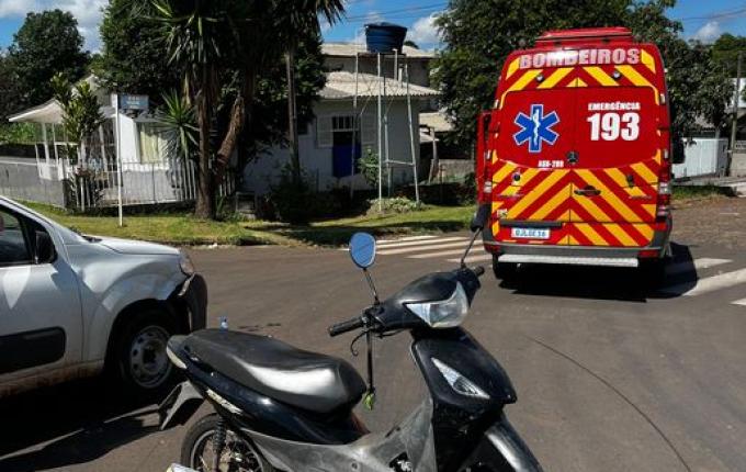 Mulher fica ferida em acidente no Bairro Jardim Peperi, em SMOeste
