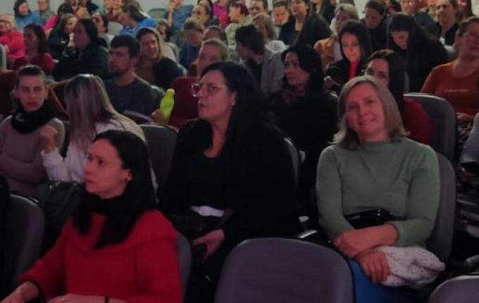 Educação antirracista é tema de palestra com professores em Cedro