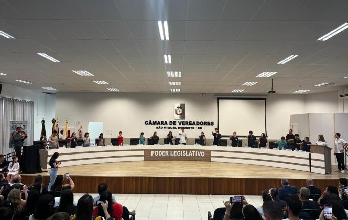 Jovens parlamentares são diplomados e elegem Mesa Diretora em São Miguel do Oeste