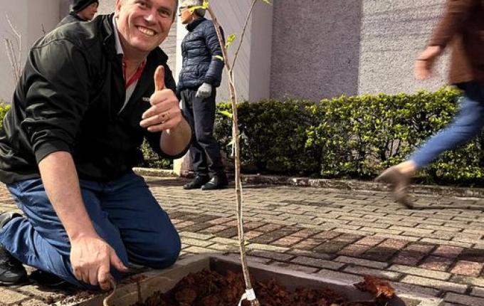 Igreja Matriz de SMO planta 30 árvores e integra desafio da arquidiocese de reflorestamento