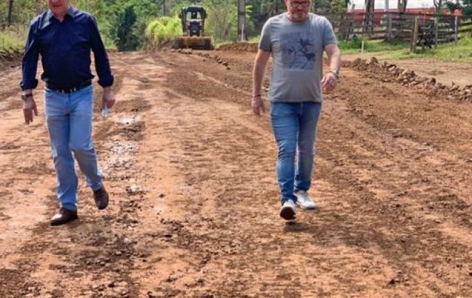 Asfalto transforma o cenário rural em São Miguel do Oeste