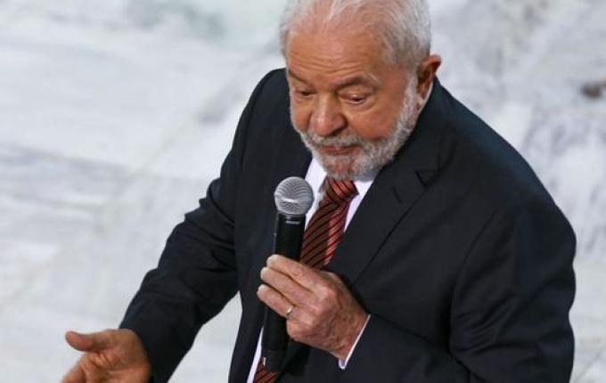 “É preciso colocar o rico no imposto de renda”, diz Lula