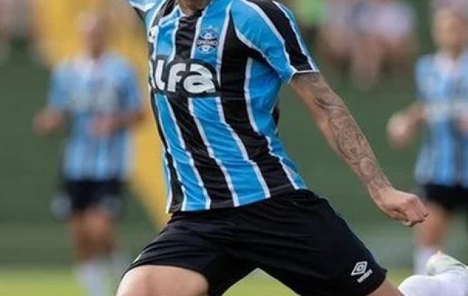 Com um a menos, Grêmio vence o Ypiranga por 1 a 0