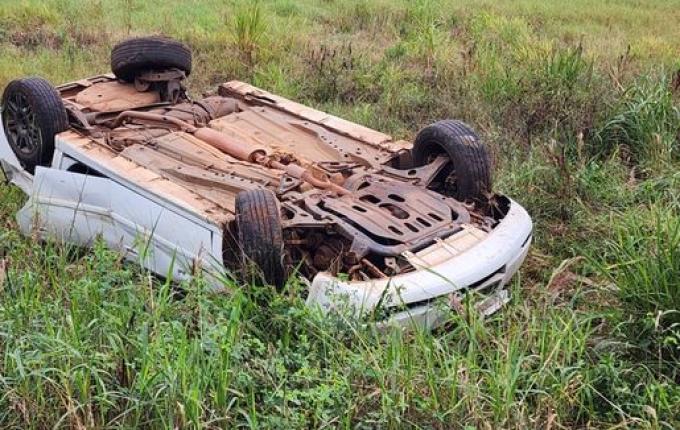 Mulher fica ferida em capotamento de veículo na SC 163 em Itapiranga